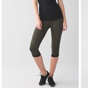 Lululemon In THe Flow Crops